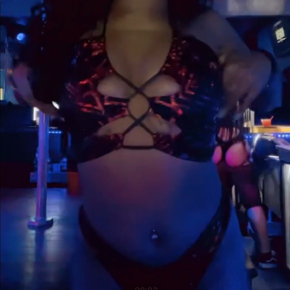 Two piece bikini thong bikini style bottom sleeveless Red and black - Picture 5 of 5